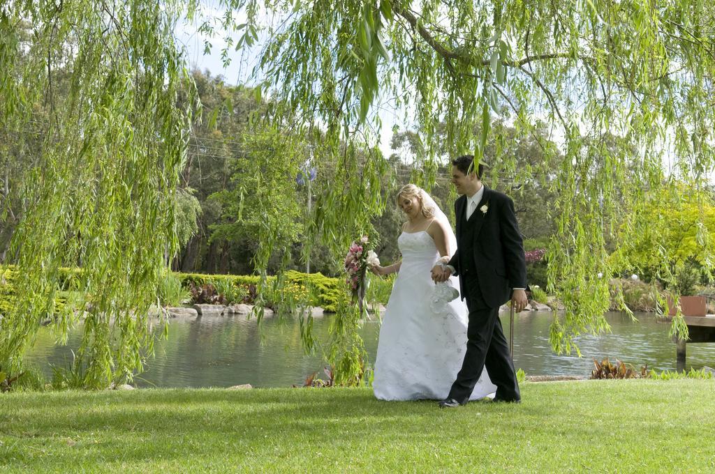 Lakeside Cottage Luxury B&B Mount Dandenong Exterior photo