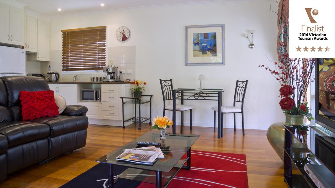 Lakeside Cottage Luxury B&B Mount Dandenong Exterior photo