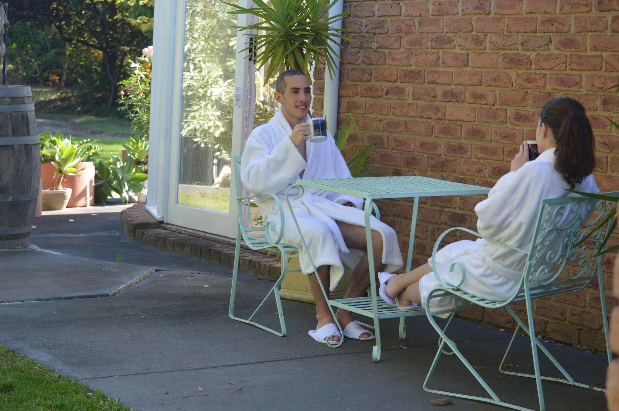 Lakeside Cottage Luxury B&B Mount Dandenong Exterior photo